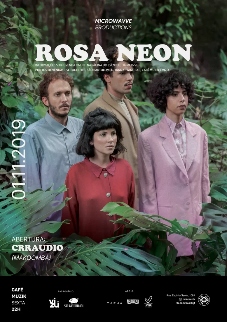 Microwavve Apresenta: Rosa Neon. Foto promocional da banda Rosa Neon; Um homem loiro de roupa azul e cara assutada, outro homem de marrom. Duas mulheres sendo uma de rosa (neon?) e outra de vermelho. Todos em meio à folhas. Em baixo, uma tarja preta com os apoiadores e patrocinadores.