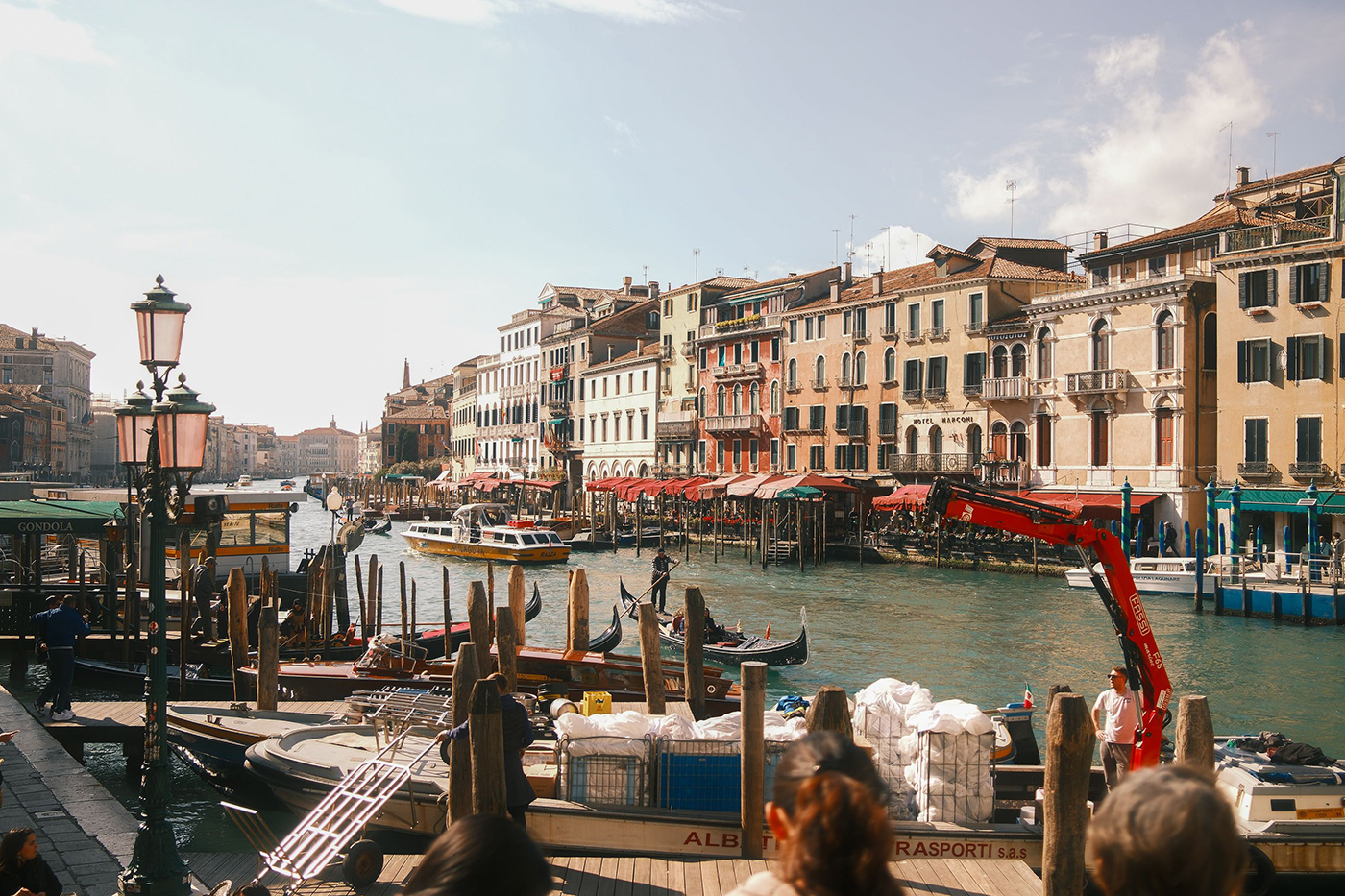 Venice Grand Canal Daytime – Lively Cityscape Photography This image by Rodrigo Baumgratz depicts the Grand Canal bustling with gondolas, vaporetti, and the colorful façades of Venetian palazzi under bright sunlight. A vibrant moment that reveals the city’s balance between spectacle and survival.